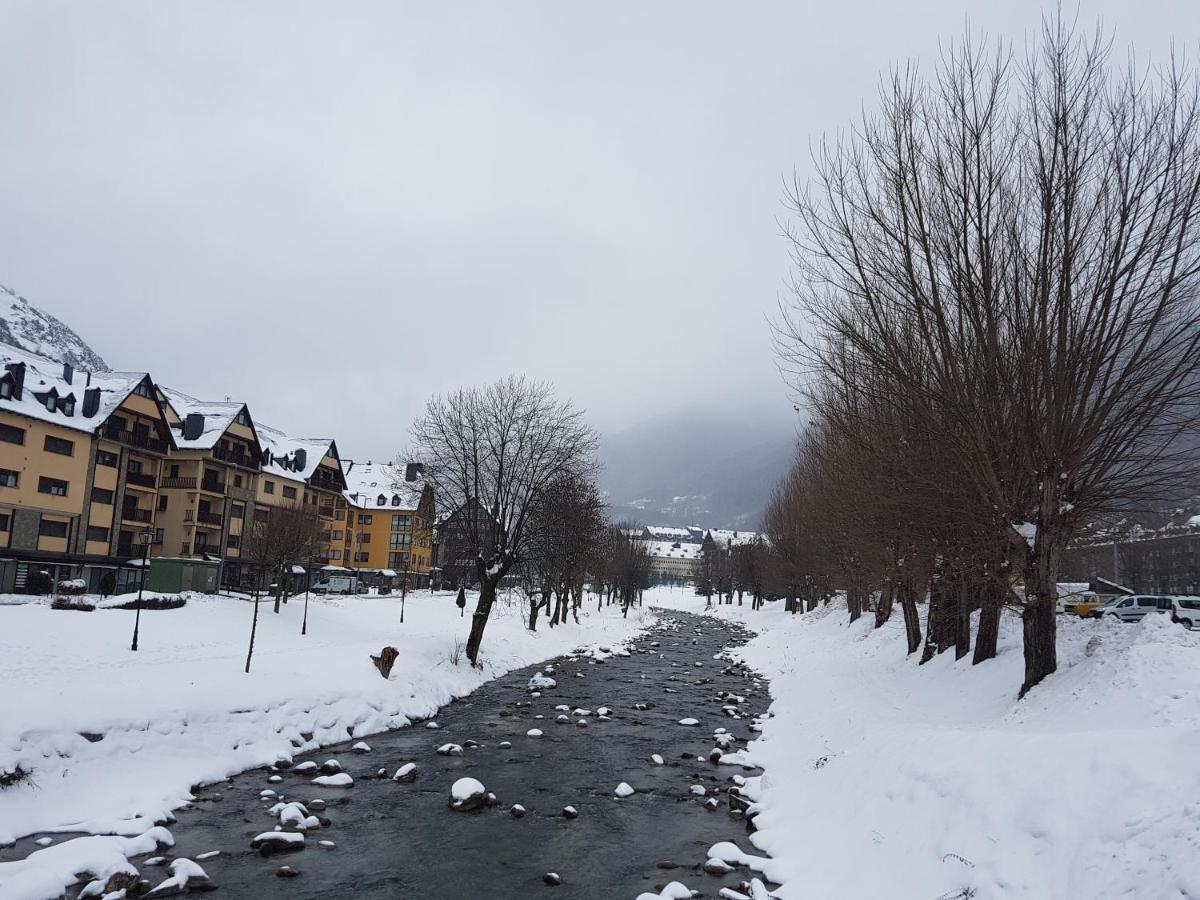Apartamento Maladeta Vielha Exteriör bild